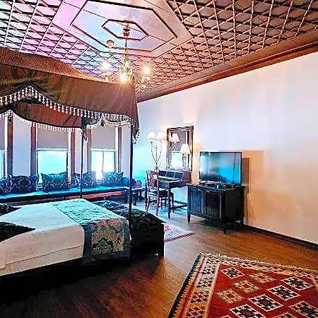 Otantik Club & Hotel Cali